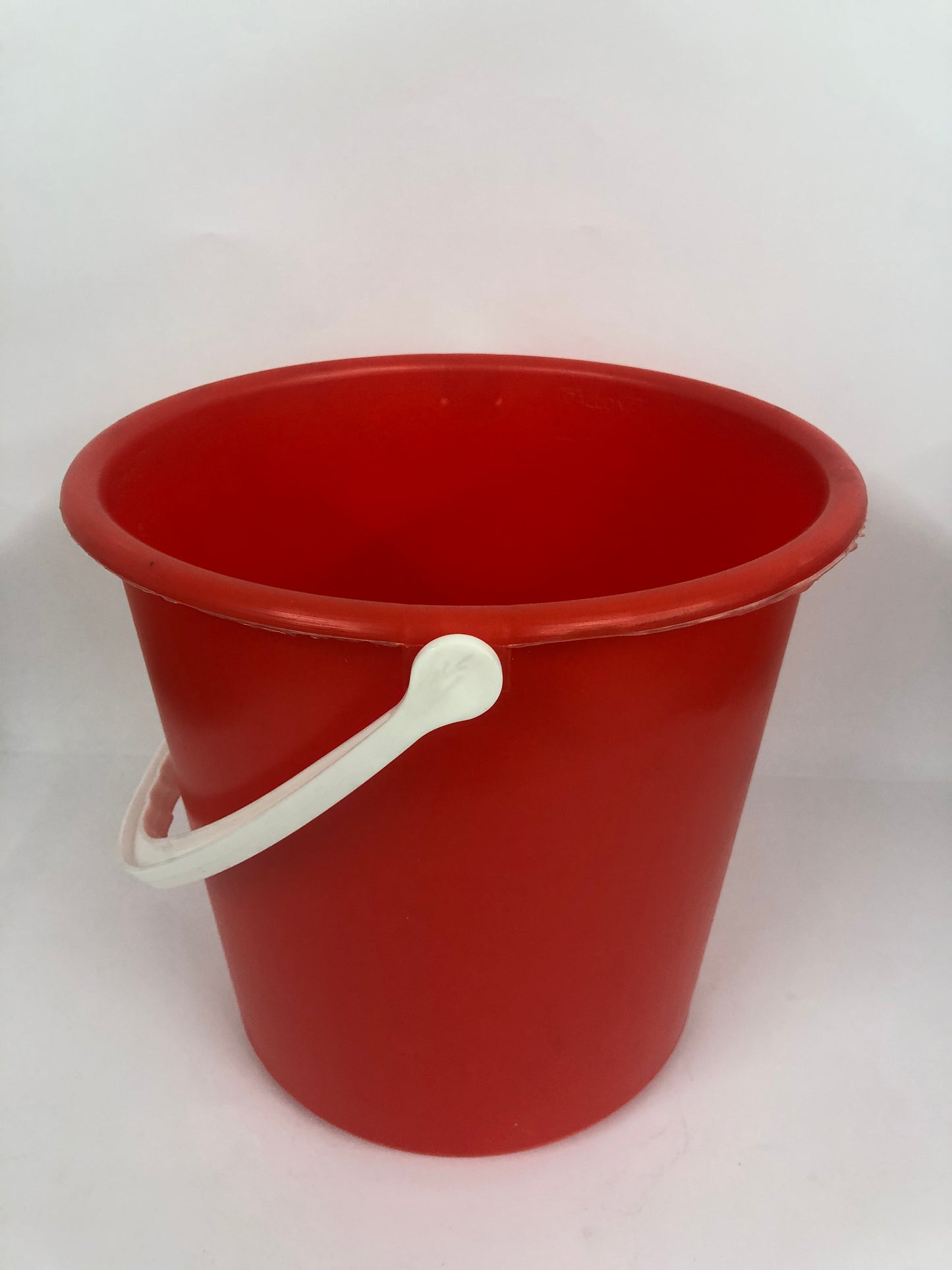 9ltr Red Plastic Bucket